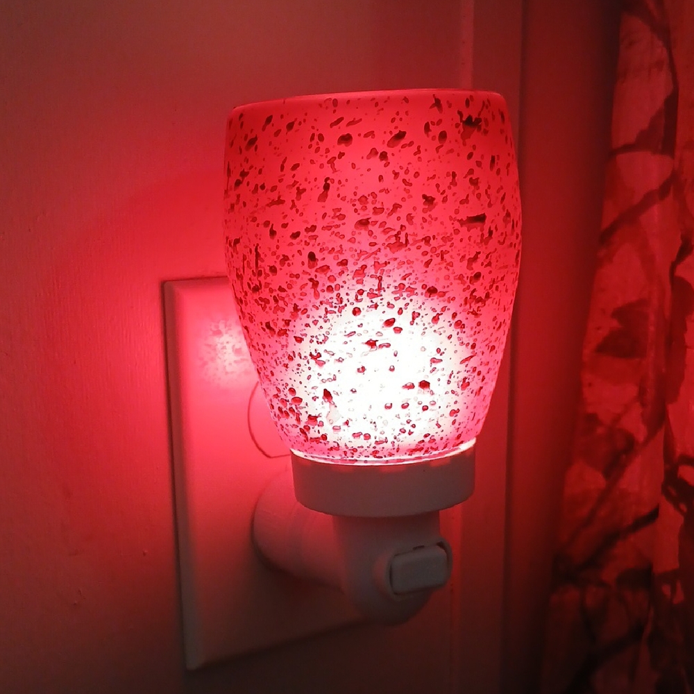 Scentsy Cranberry Glass Plug-In Warmer